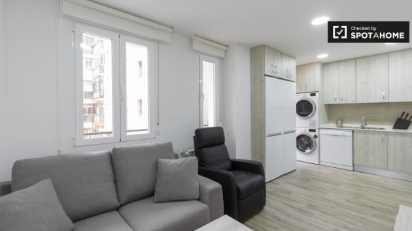 Room in shared flat, Quintana, Madrid