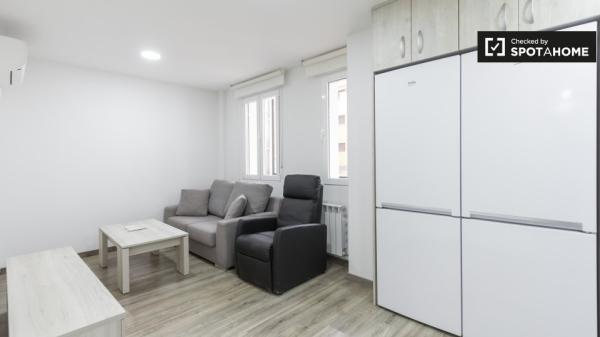 Room in shared flat, Quintana, Madrid