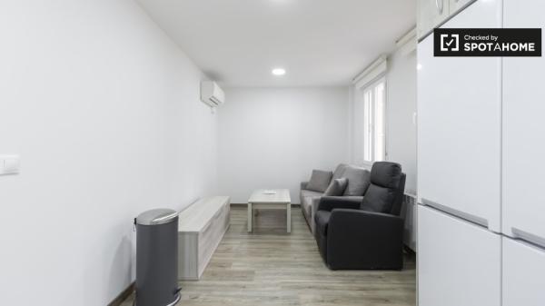 Room in shared flat, Quintana, Madrid