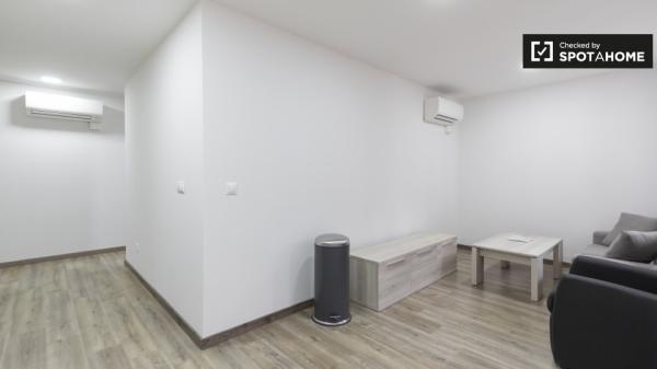 Room in shared flat, Quintana, Madrid