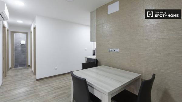 Room in shared flat, Quintana, Madrid