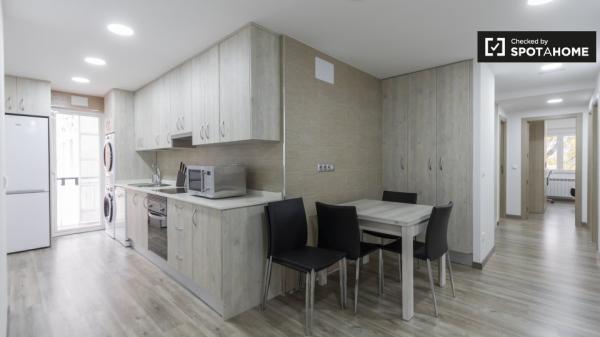 Room in shared flat, Quintana, Madrid