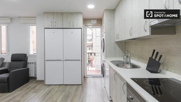 Room in shared flat, Quintana, Madrid