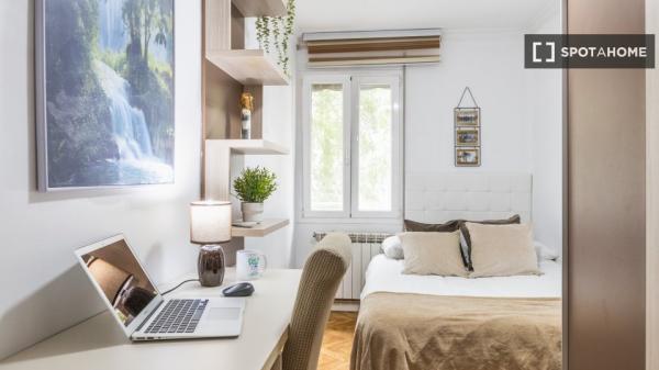 Room in shared flat, Valdezarza, Madrid