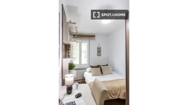 Room in shared flat, Valdezarza, Madrid