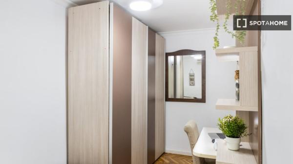Room in shared flat, Valdezarza, Madrid