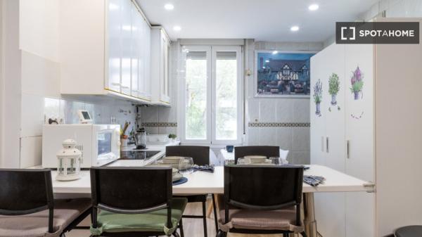 Room in shared flat, Valdezarza, Madrid