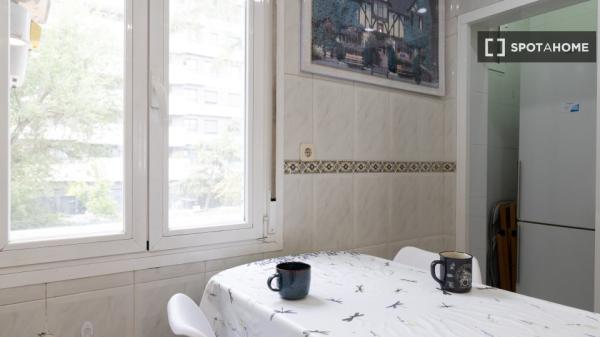 Room in shared flat, Valdezarza, Madrid