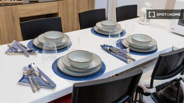 Room in shared flat, Valdezarza, Madrid