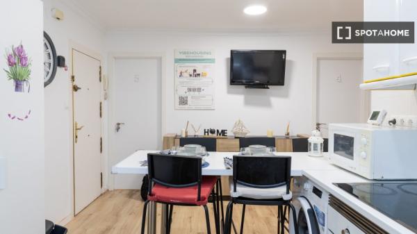 Room in shared flat, Valdezarza, Madrid