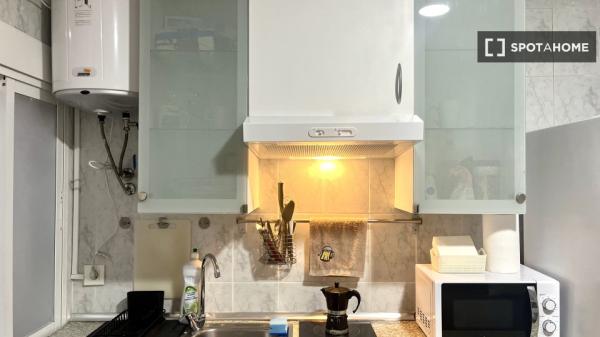 Piso de 2 habitaciones en alquiler en San Diego, Madrid.