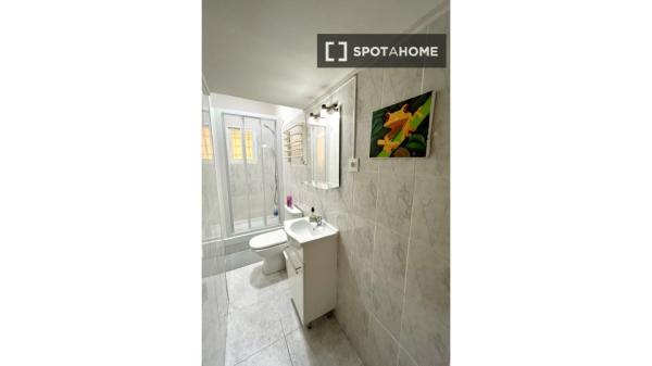 Piso de 2 habitaciones en alquiler en San Diego, Madrid.