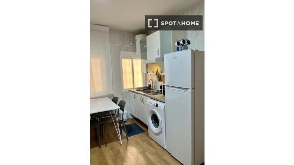 Piso de 2 habitaciones en alquiler en San Diego, Madrid.