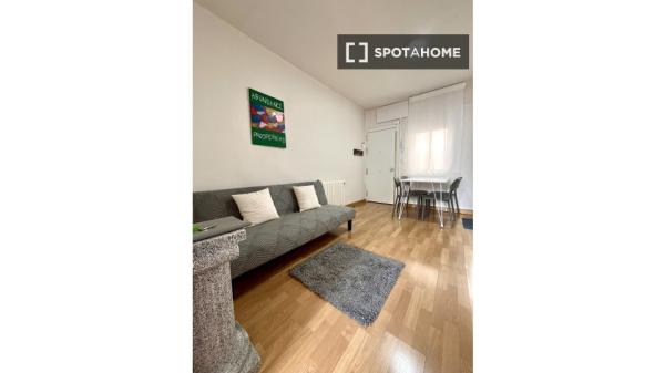 Piso de 2 habitaciones en alquiler en San Diego, Madrid.