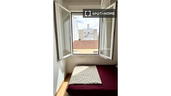 Piso de 2 habitaciones en alquiler en San Diego, Madrid.