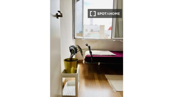 Piso de 2 habitaciones en alquiler en San Diego, Madrid.