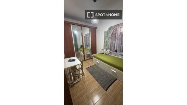 Pokój we wspólnym mieszkaniu w València