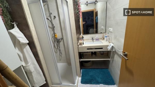 Pokój we wspólnym mieszkaniu w València