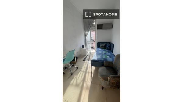 Pokój we wspólnym mieszkaniu w València