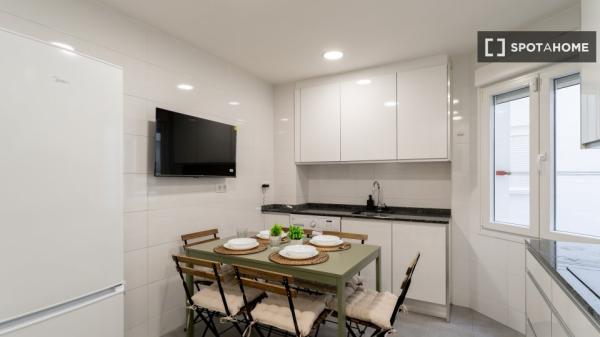 Room in 6-bedroom shared flat rental in Prosperidad