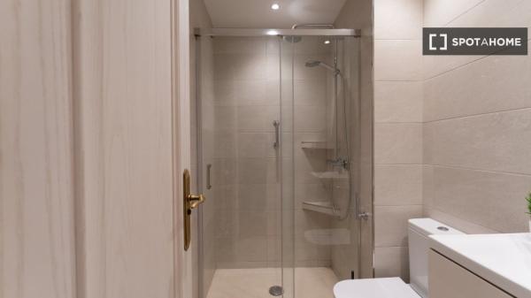 Room in 6-bedroom shared flat rental in Prosperidad