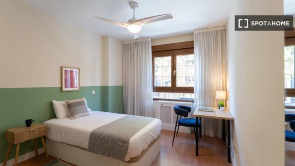 Room in 6-bedroom shared flat rental in Prosperidad