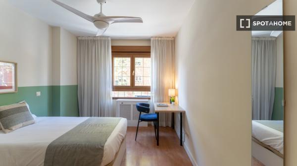 Room in 6-bedroom shared flat rental in Prosperidad