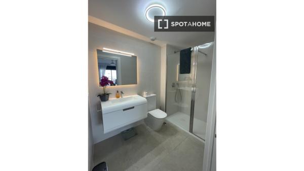 Piso de 2 dormitorios en alquiler en Santa Pola, Alicante