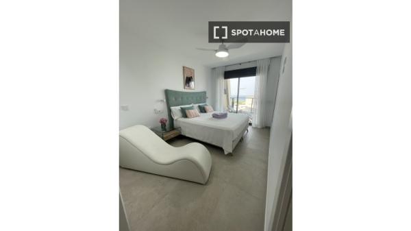 Piso de 2 dormitorios en alquiler en Santa Pola, Alicante