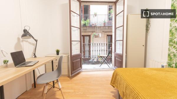 Habitación en piso compartido en barcelona.