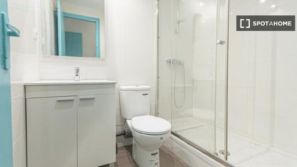 Habitación en piso compartido en barcelona.
