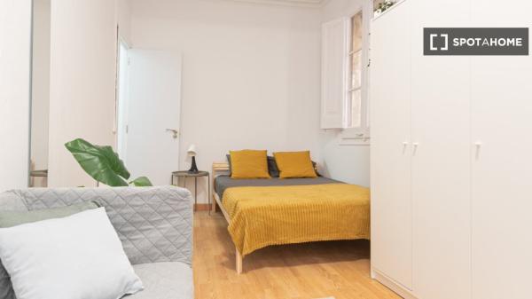 Habitación en piso compartido en barcelona.