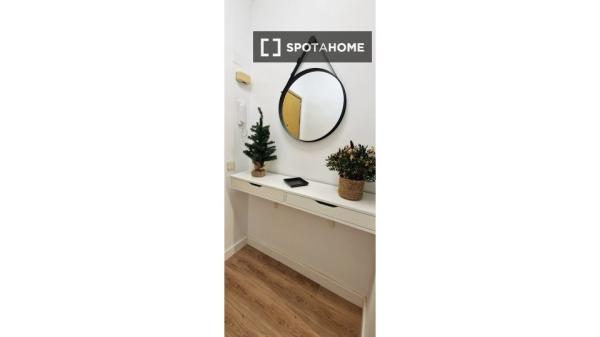 Apartamento de 2 dormitorios en alquiler en Fuente del Berro, Madrid