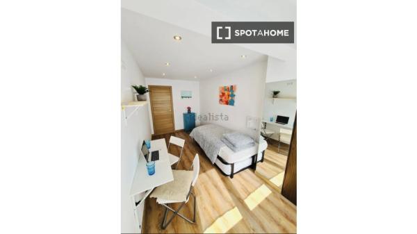 Room in shared apartment in Santander