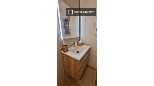 Apartamento de 2 dormitorios en alquiler en Fuente del Berro, Madrid