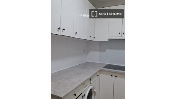 Apartamento de 2 dormitorios en alquiler en Fuente del Berro, Madrid