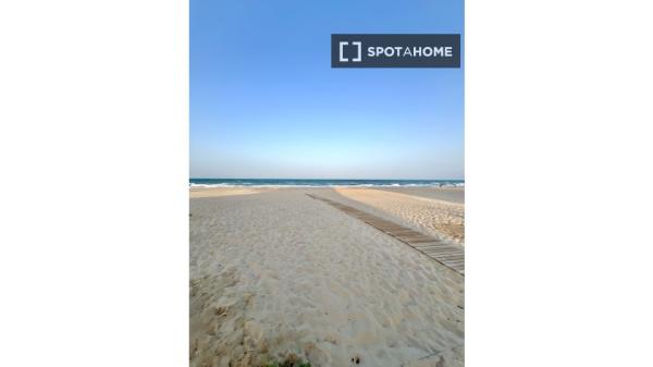 Piso de 2 habitaciones en alquiler en El Campello, Alicante