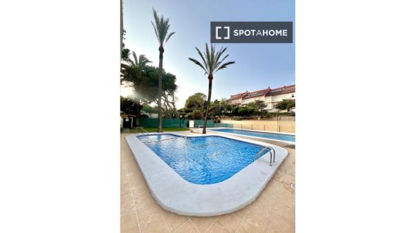 Piso de 2 habitaciones en alquiler en El Campello, Alicante