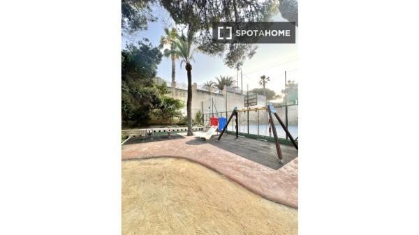 Piso de 2 habitaciones en alquiler en El Campello, Alicante