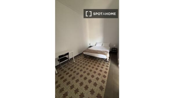 Room in shared apartment in Barcelona