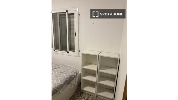 Pokój we wspólnym mieszkaniu w Rubí