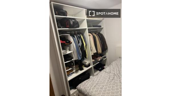 Pokój we wspólnym mieszkaniu w Rubí