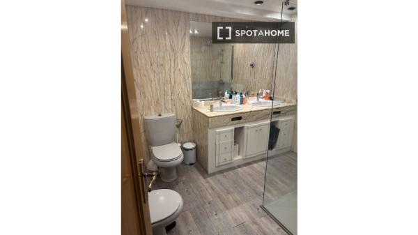 Pokój we wspólnym mieszkaniu w Rubí