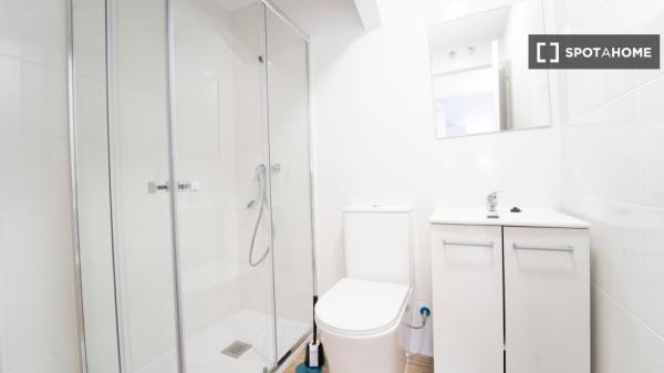 Habitación en piso compartido de 5 habitaciones en San Diego, Madrid