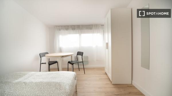 Habitación en piso compartido de 5 habitaciones en San Diego, Madrid