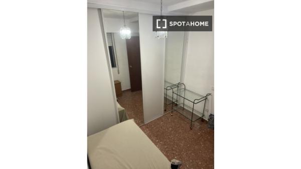 Room in shared apartment in València