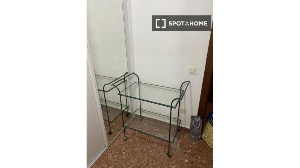 Room in shared apartment in València