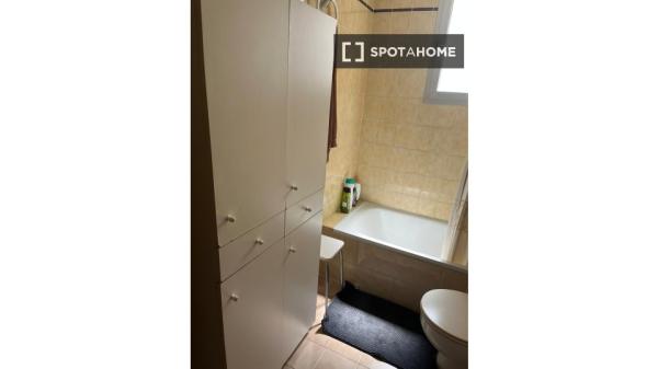 Room in shared apartment in València