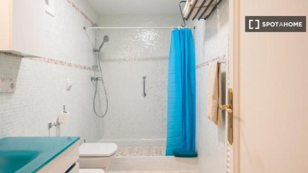 Se alquila piso de 4 habitaciones en La Nova Esquerra.