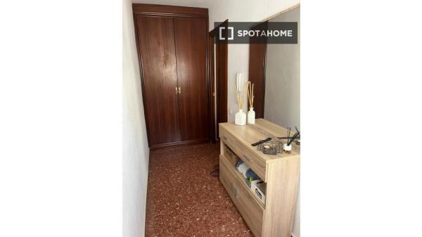 Room in shared apartment in València